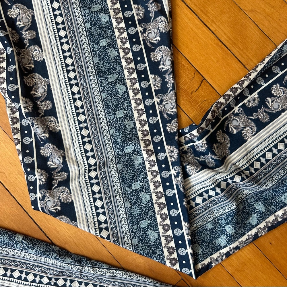 SHEIN | flare mid rise boho leggings yoga pants | size S - Picture 3 of 3